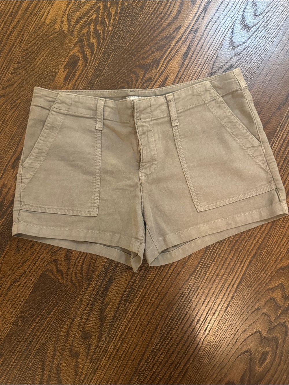 Women’s Casual Patch-Pocket Shorts - army green